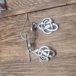Solid sterling celtic knot‎ earrings 925 E2164